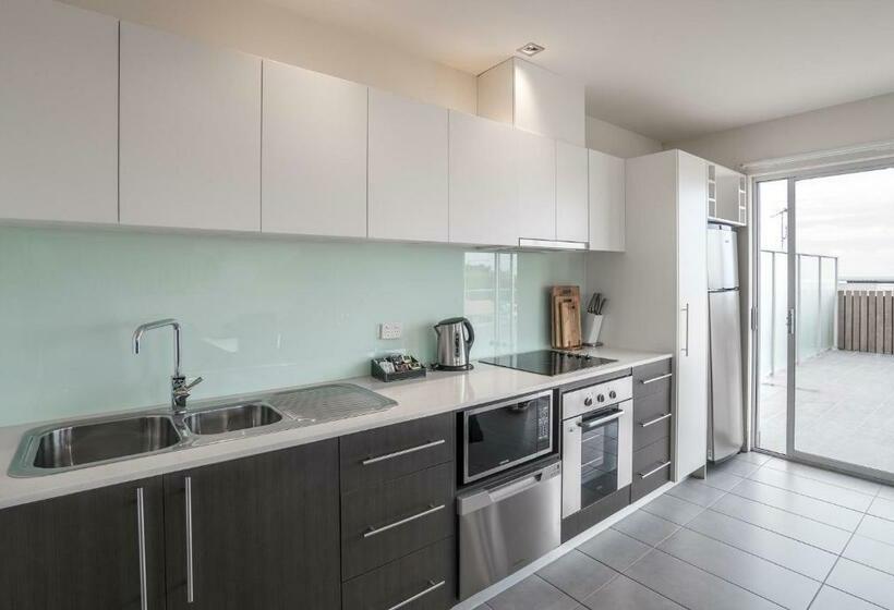 דירת פנטהאוז 1 חדרי שינה, The Apollo