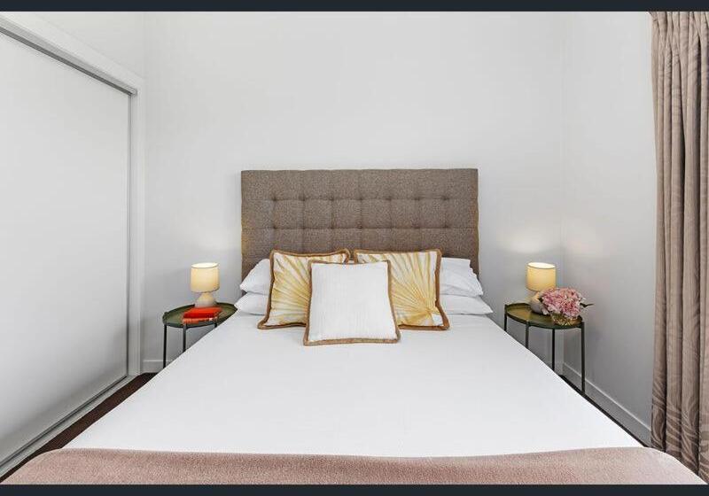 דירת פנטהאוז 2 חדרי שינה, The Apollo