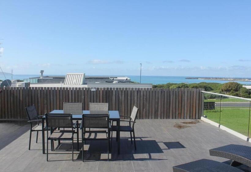 דירת פנטהאוז 2 חדרי שינה, The Apollo