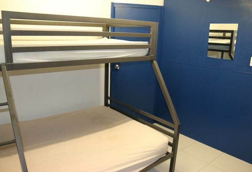 Standardrum Delat Badrum, Waterfront Backpackers   Hostel