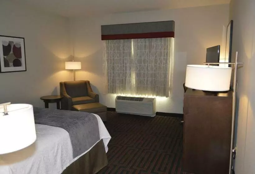 身障者適用キングサイズベッドルーム, Best Western Plus Stevens County Inn