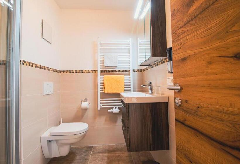 اتاق استاندارد یک تخته با بالکن, Der Schwendterwirt