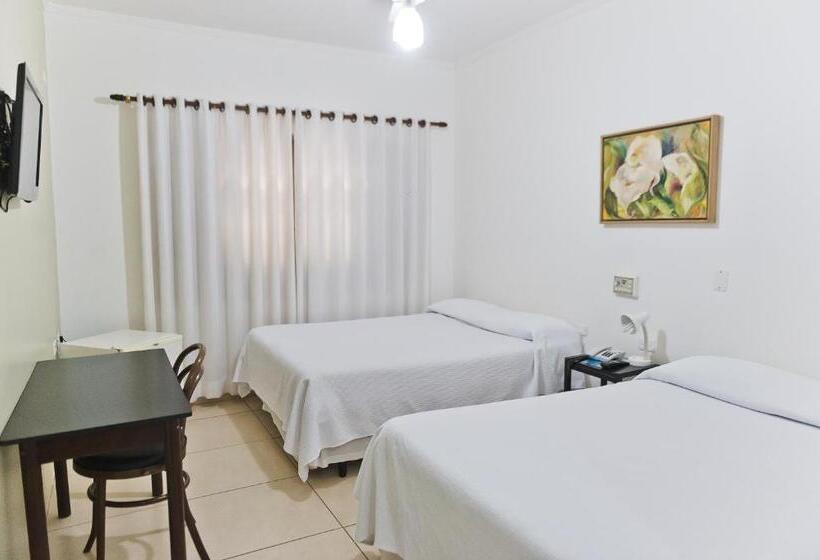 スタンダードトリプルルーム, Pousada Ourinhos