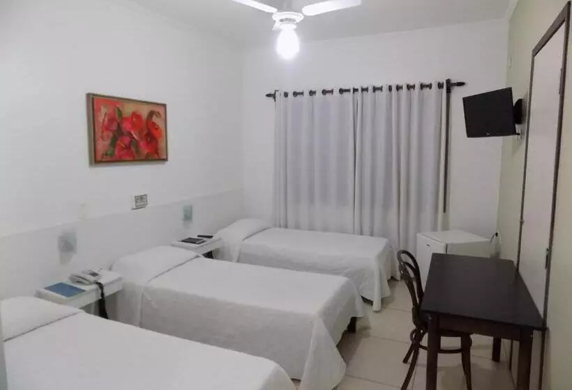 Standard Kolmen Hengen Huone, Pousada Ourinhos
