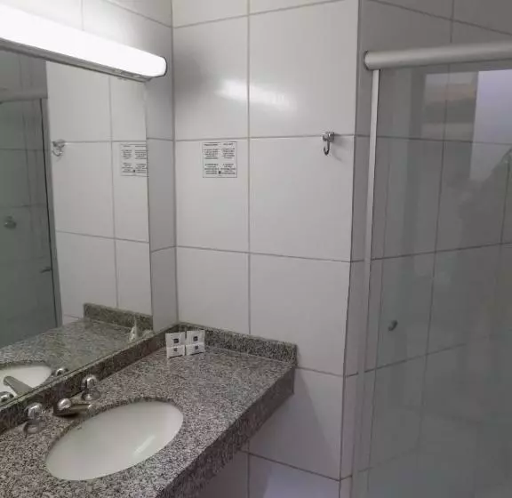 Standard Kolmen Hengen Huone, Pousada Ourinhos