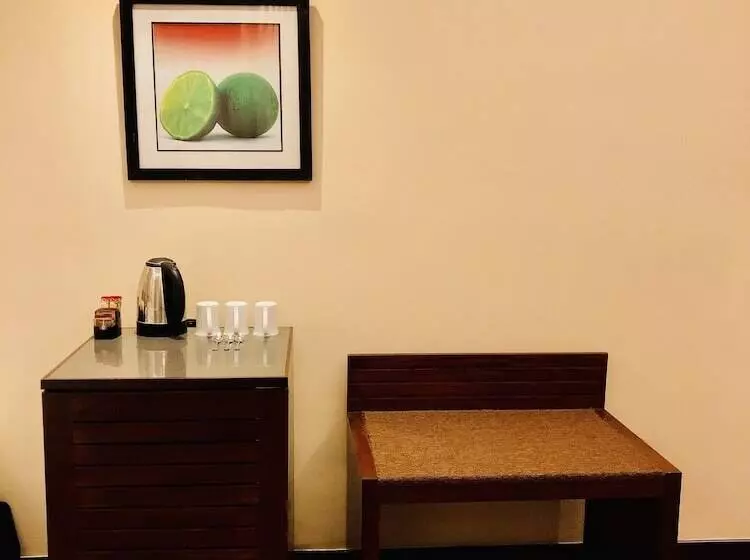 اتاق استاندارد سه نفره, Tropic Inn