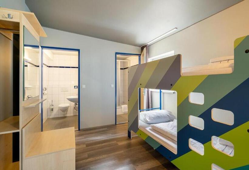 Quarto Quádruplo Standard, a&o Salzburg Hauptbahnhof