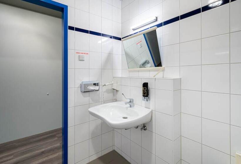 اتاق استاندارد سه نفره, a&o Salzburg Hauptbahnhof