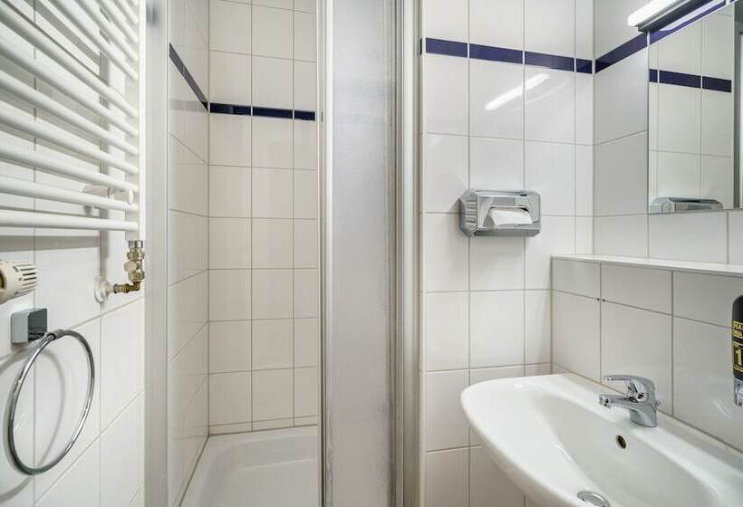 Quarto Triplo Standart, a&o Salzburg Hauptbahnhof