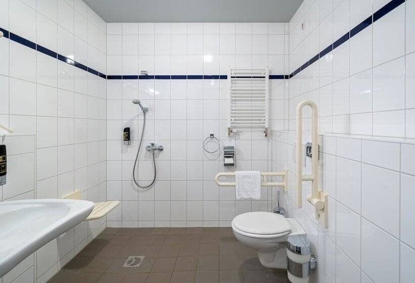 Quarto Quádruplo Standard, a&o Salzburg Hauptbahnhof