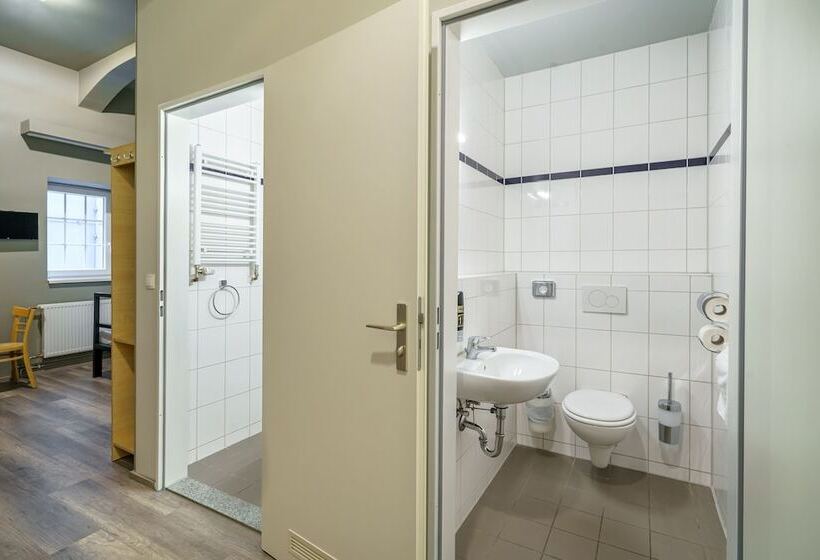 اتاق استاندارد چهار تخته, a&o Salzburg Hauptbahnhof