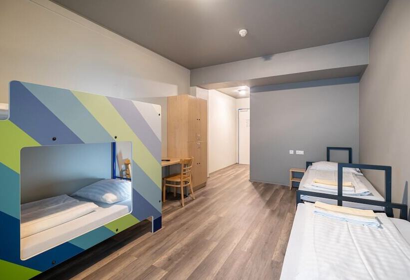 Quarto Quádruplo Standard, a&o Salzburg Hauptbahnhof