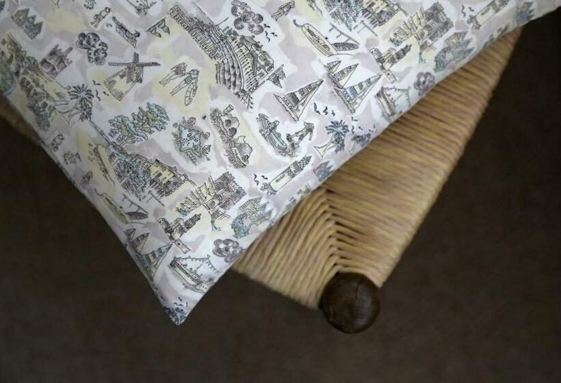 标准间, Holly Tree House