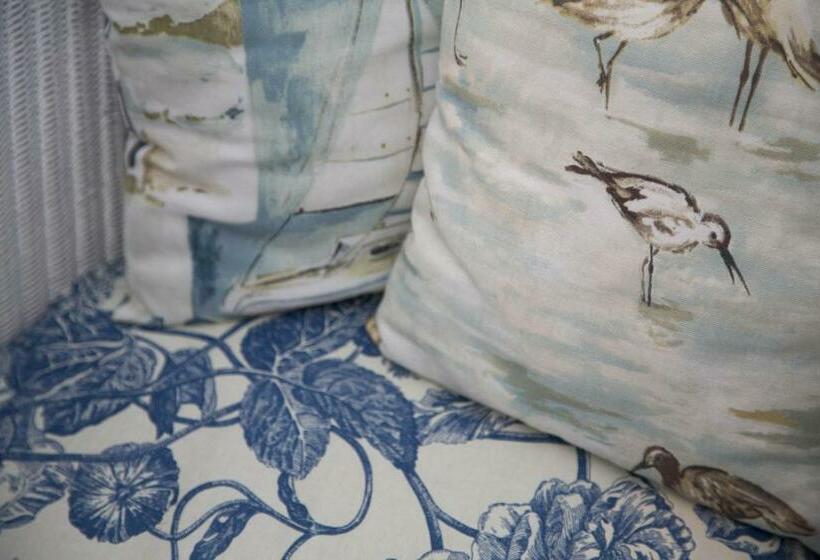 高级大房间, Holly Tree House