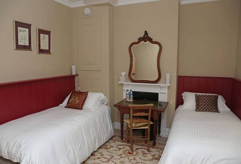 标准间, Holly Tree House