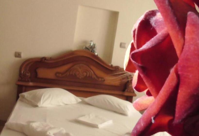 Трехместный Номер Стандарт с Балконом, Afrodite