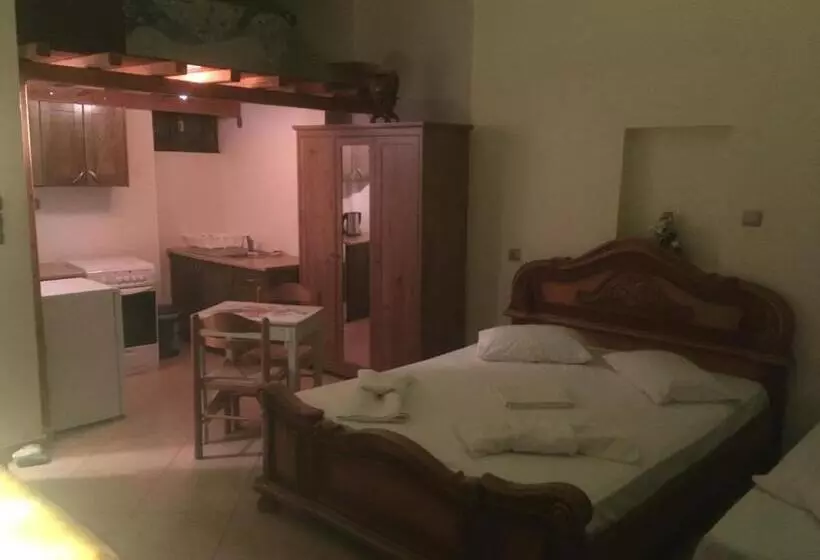 اتاق استاندارد سه تخته با بالکن, Afrodite