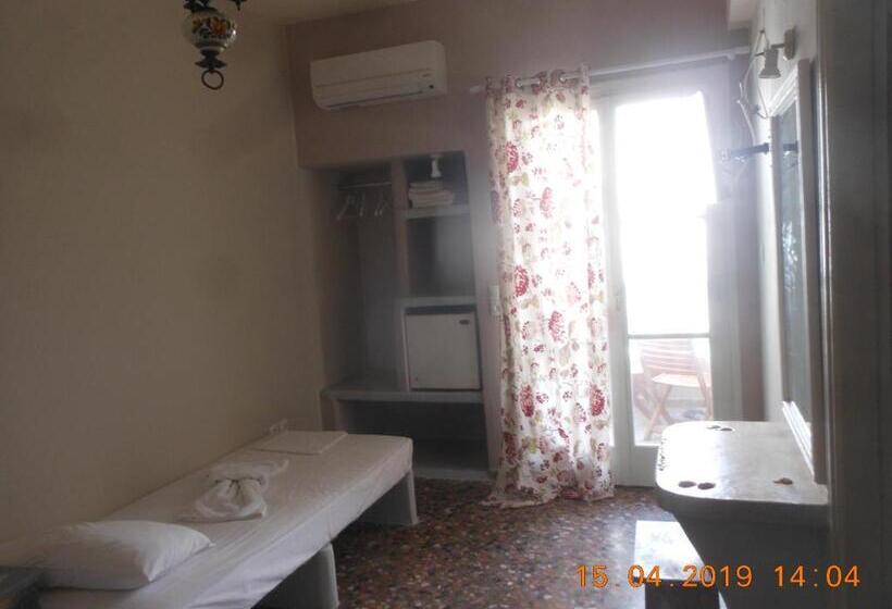 Трехместный Номер Стандарт с Балконом, Afrodite