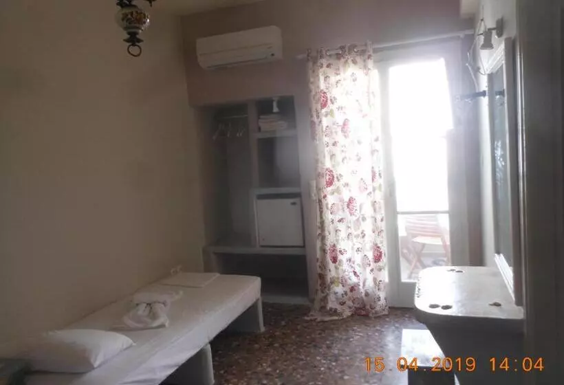 اتاق استاندارد سه تخته با بالکن, Afrodite