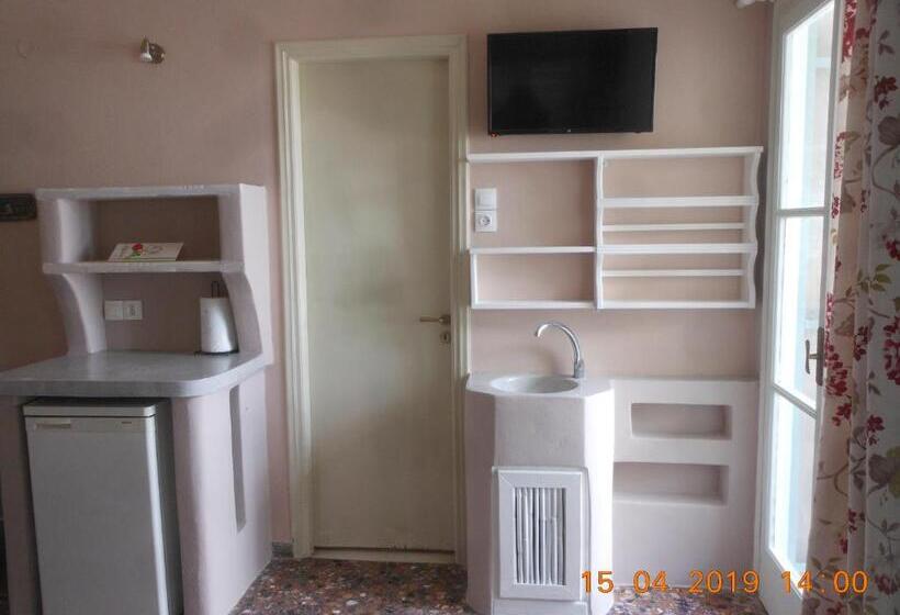 Трехместный Номер Стандарт с Балконом, Afrodite