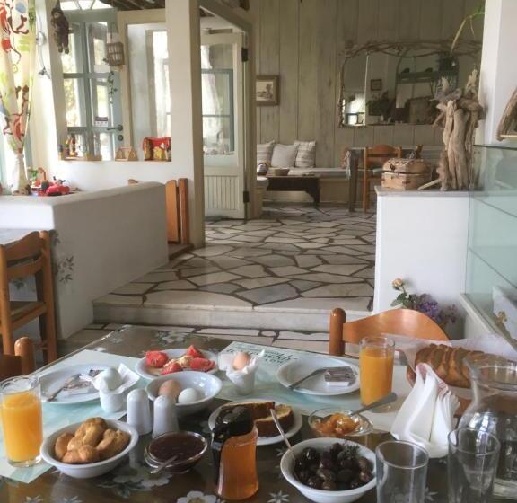 Трехместный Номер Стандарт с Балконом, Afrodite