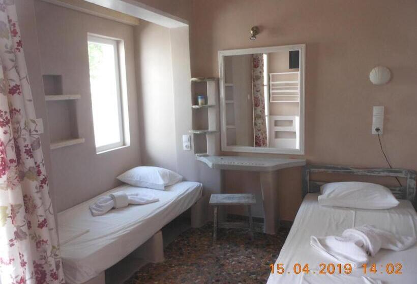 Трехместный Номер Стандарт с Балконом, Afrodite