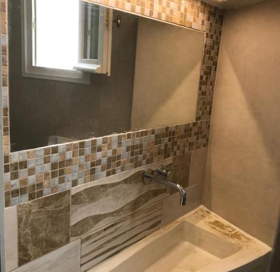 Трехместный Номер Стандарт с Балконом, Afrodite