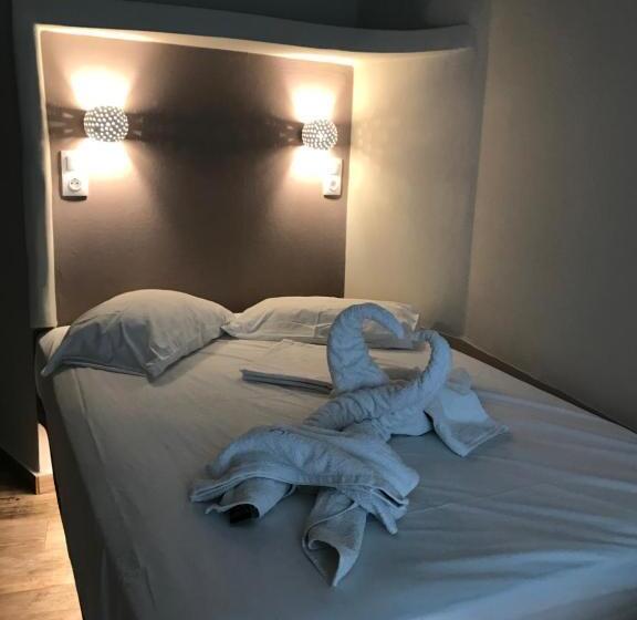 Трехместный Номер Стандарт с Балконом, Afrodite