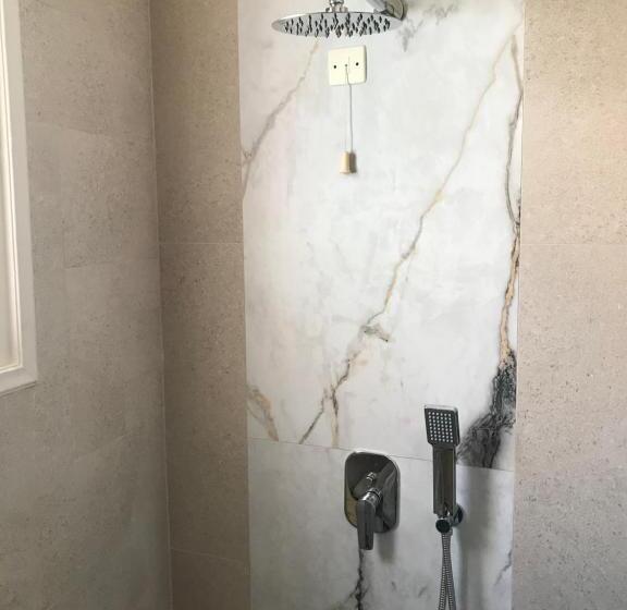 Трехместный Номер Стандарт с Балконом, Afrodite