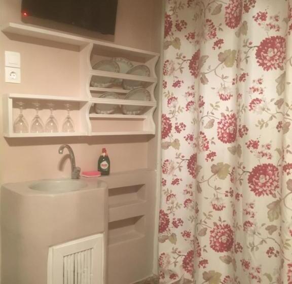 Трехместный Номер Стандарт с Балконом, Afrodite