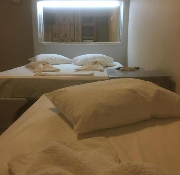 Трехместный Номер Стандарт с Балконом, Afrodite