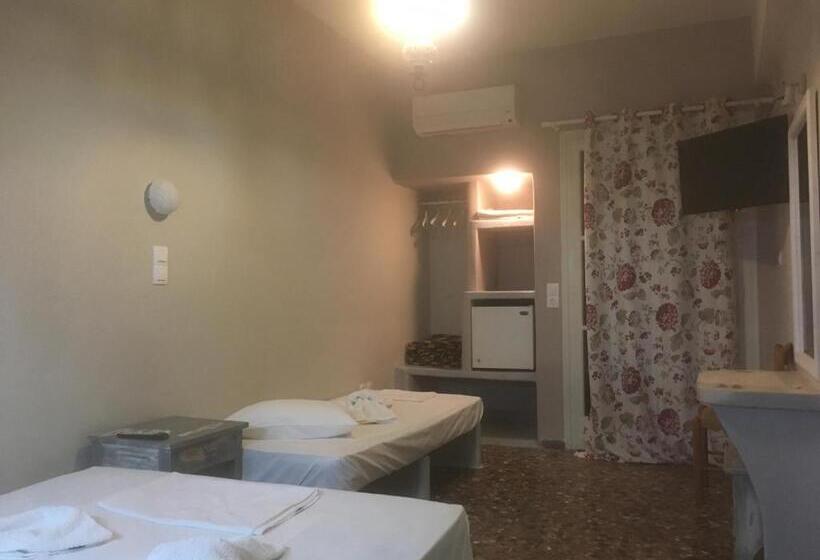 Трехместный Номер Стандарт с Балконом, Afrodite