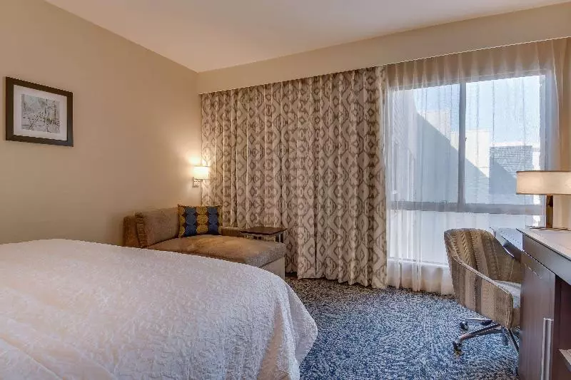 Standard-huone King-vuode, Hampton Inn & Suites Los Angeles Glendale