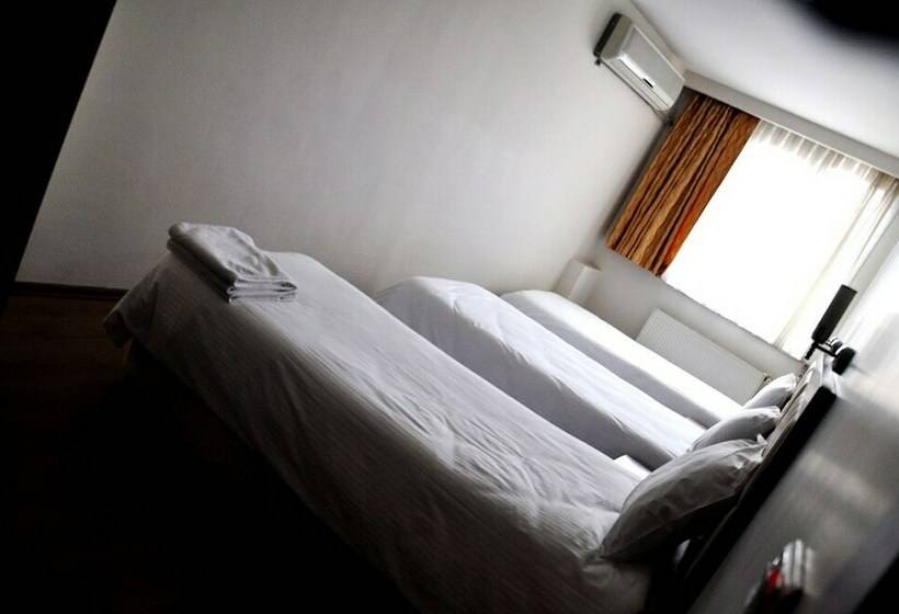 Standard Triple Room, Hivas