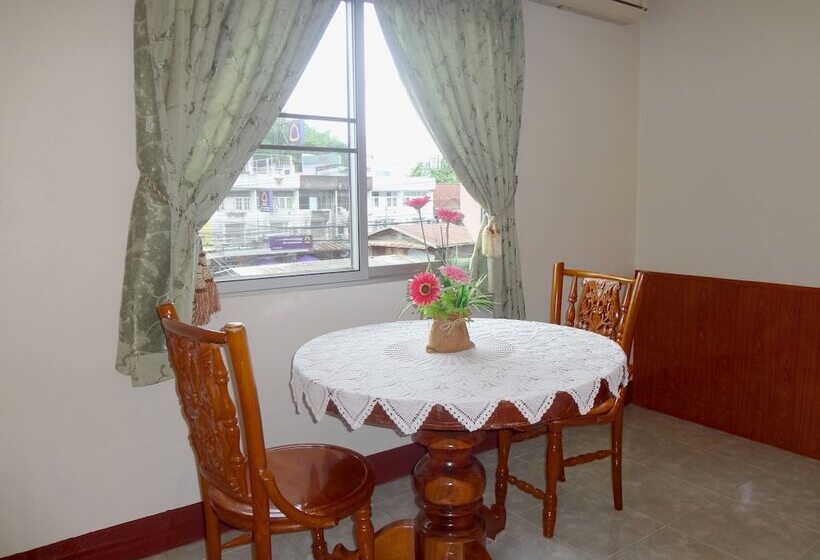 חדר דלוקס, Ngamta