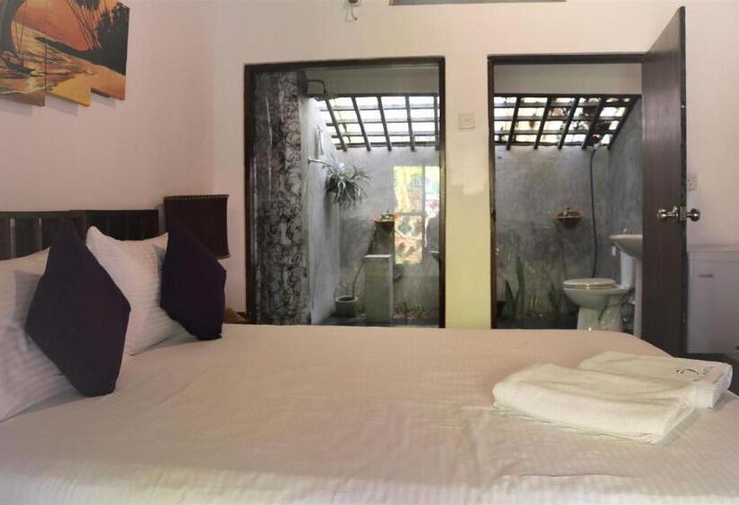 Deluxe Zimmer, Pavana