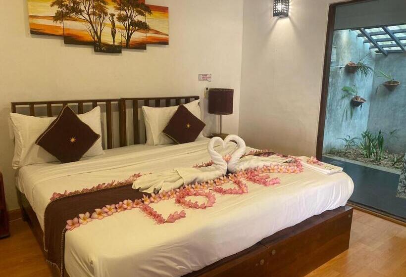 Deluxe Zimmer, Pavana