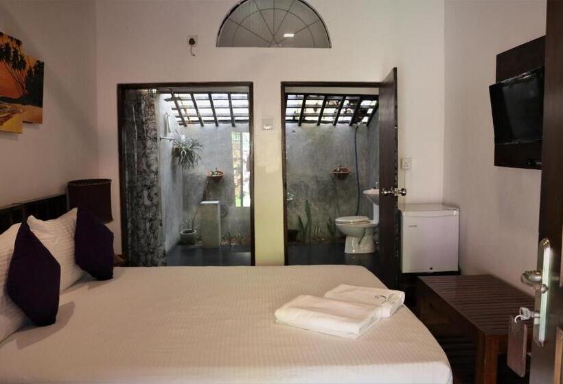 Deluxe Zimmer, Pavana