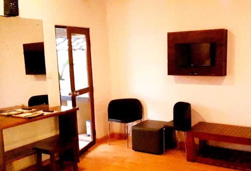 Deluxe Zimmer, Pavana