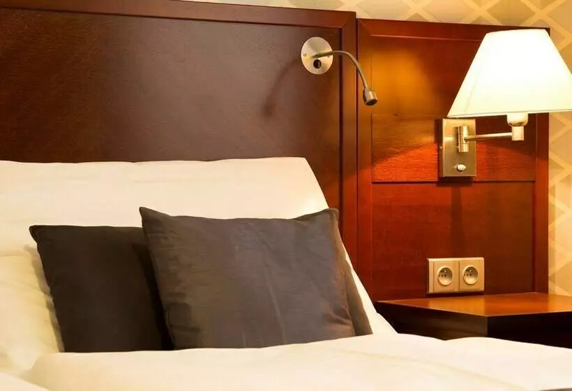 Standard Neljän Hengen Huone, Pension Falconi