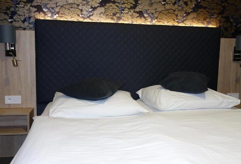 标准三人间, Pension Falconi