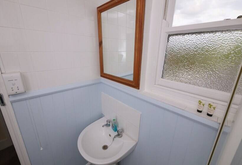 غرفة قياسية, The Five Bells, Eastry