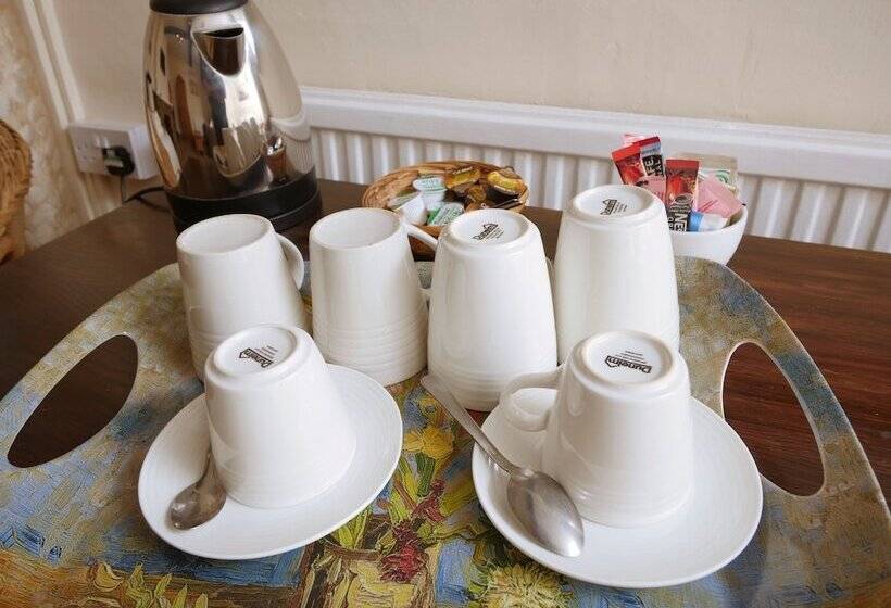 غرفة عائلية, The Five Bells, Eastry