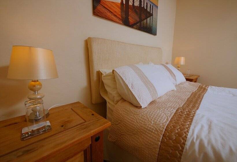 غرفة عائلية, The Five Bells, Eastry