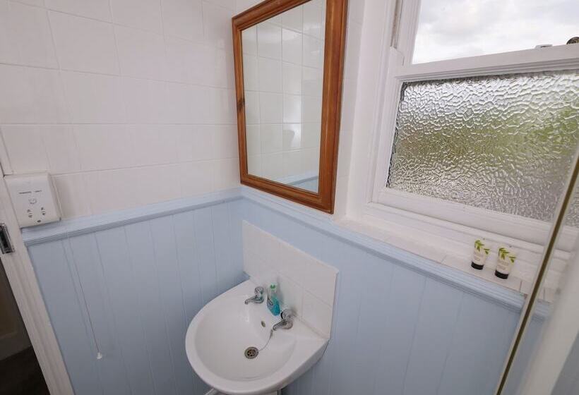 غرفة قياسية, The Five Bells, Eastry