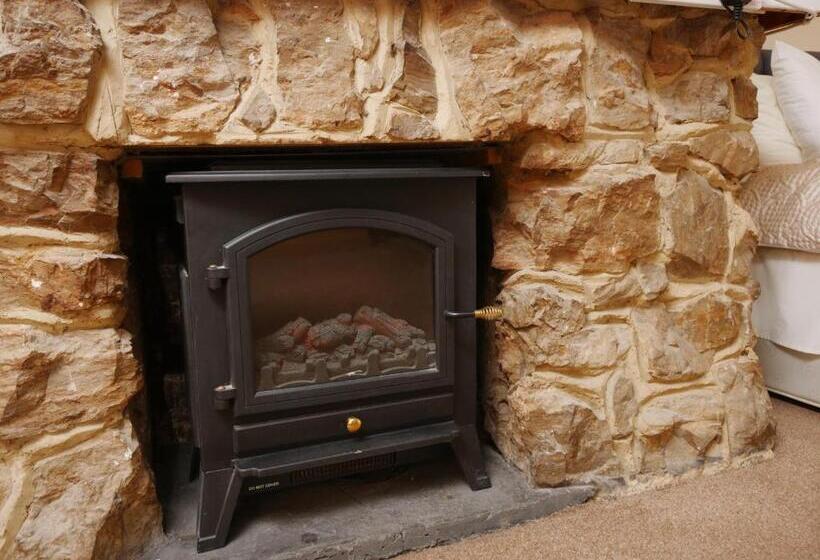 غرفة عائلية, The Five Bells, Eastry