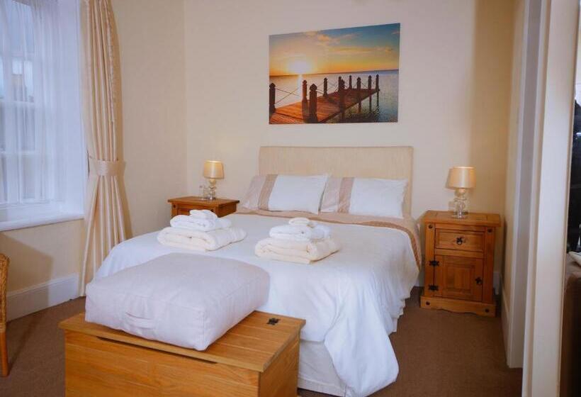 غرفة عائلية, The Five Bells, Eastry