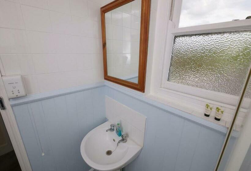 غرفة قياسية, The Five Bells, Eastry