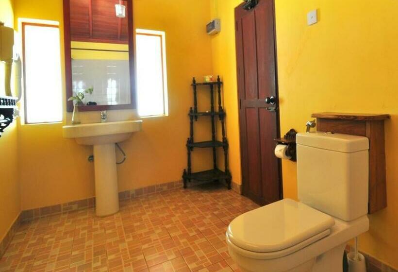 کلبه ییلاقی, The Waves Beach Chalets