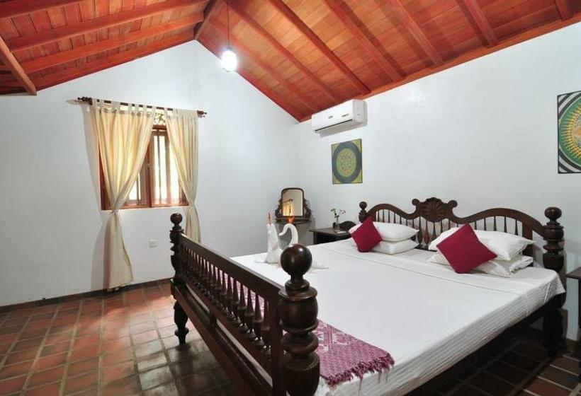 کلبه ییلاقی, The Waves Beach Chalets